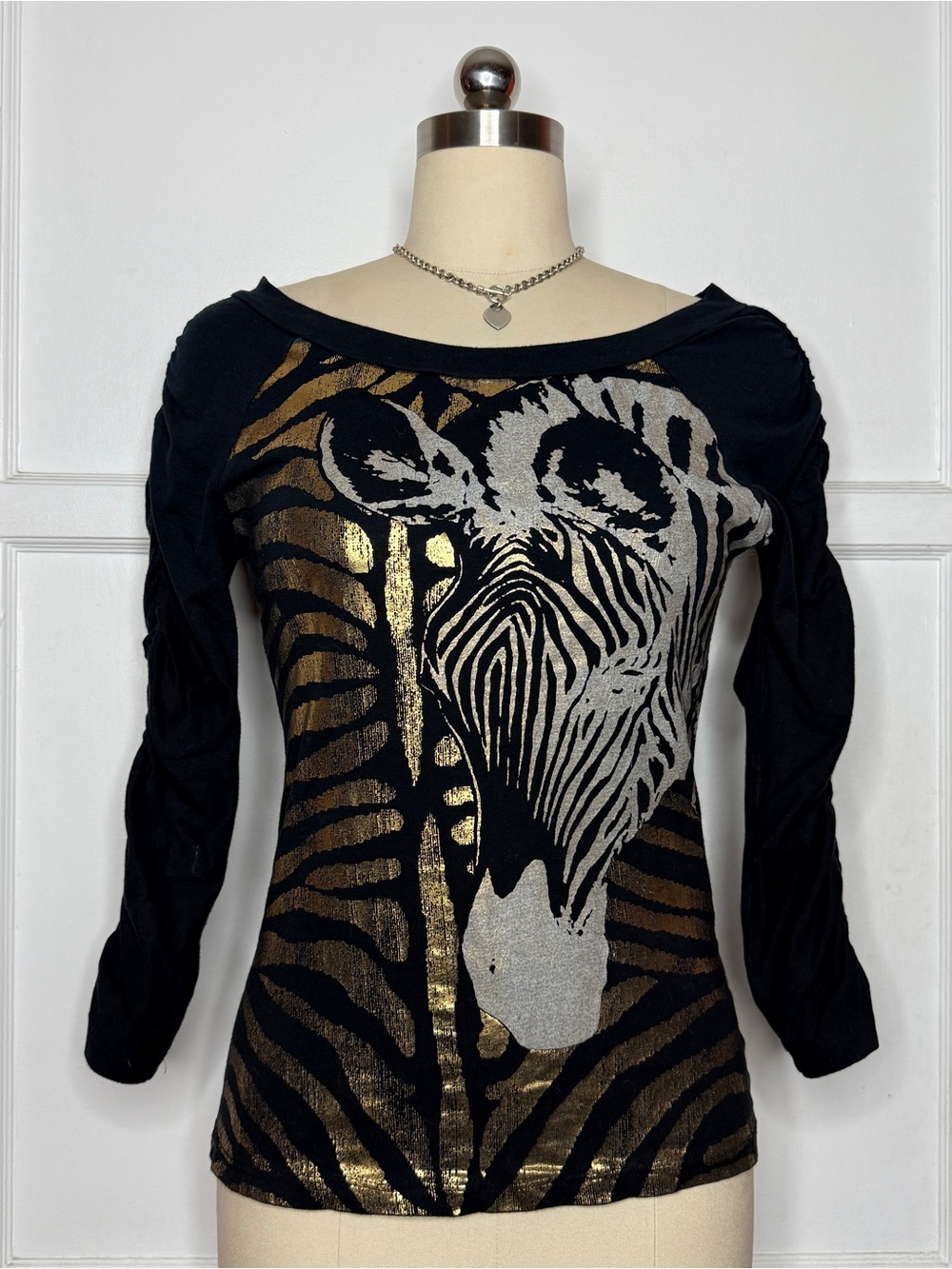 Black and gold zebra tee